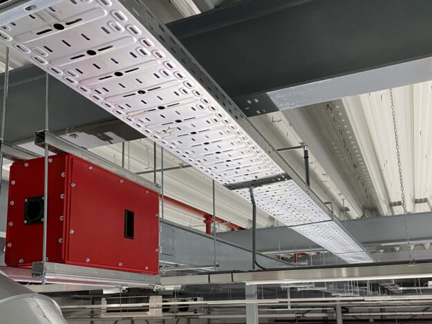 62ec4a46774e_busbar_kabelgoot_praktijk_5 62ec4a46774e_busbar_kabelgoot_praktijk_5
