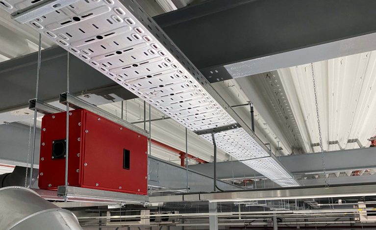 62ec4a46774e_busbar_kabelgoot_praktijk_5 62ec4a46774e_busbar_kabelgoot_praktijk_5